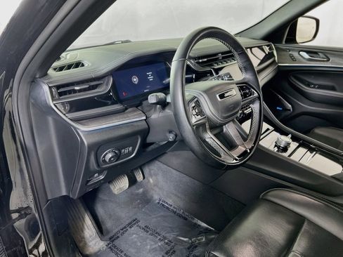 Used 2023 Jeep Grand Cherokee Overland w/ Adv Protech Group III AWD/4WD image 9