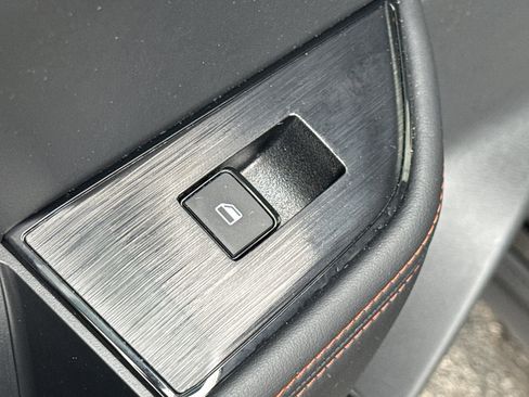 Certified 2025 Nissan Rogue SV image 30