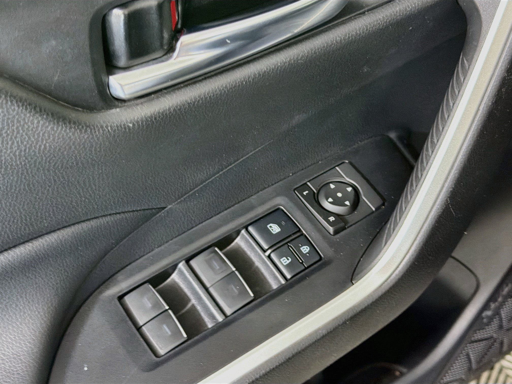 Used 2022 Toyota RAV4 XLE w/ Convenience Package AWD/4WD image 15