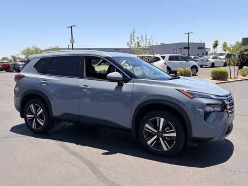 Used 2025 Nissan Rogue SL FWD image 7