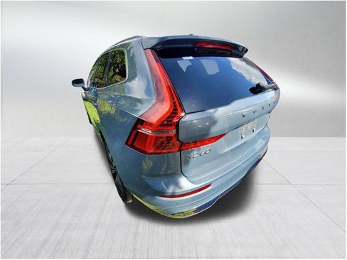 Used 2022 Volvo XC60 B5 Inscription image 3