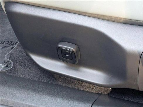 New 2025 Volvo EX30 Plus w/ Protection Package Premier image 4