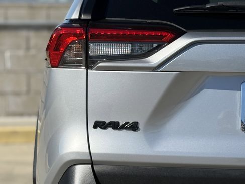 Used 2020 Toyota RAV4 XLE Premium image 13