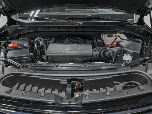 Used 2025 Chevrolet Suburban Premier image 11