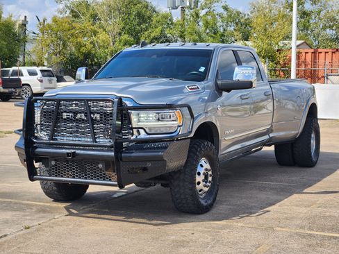 Used 2024 RAM 3500 Limited image 2