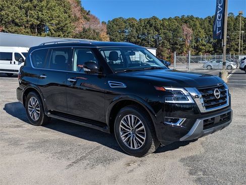 Used 2024 Nissan Armada SL w/ Captain's Chairs Package image 2