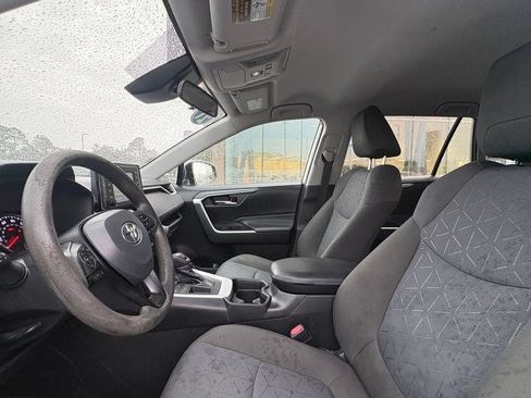 Used 2021 Toyota RAV4 XLE FWD image 9