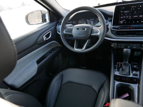 New 2026 Jeep Compass Latitude image 8