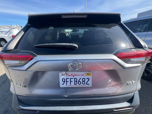 Used 2021 Toyota RAV4 XLE image 5