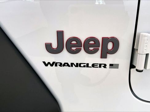 Used 2025 Jeep Wrangler Unlimited Rubicon AWD/4WD image 9