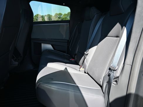 Used 2024 Tesla Cybertruck AWD Crew Cab image 27