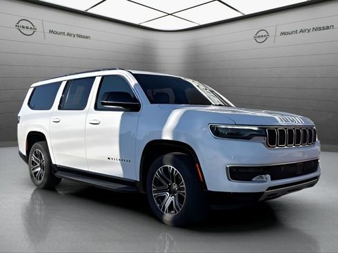 Used 2023 Jeep Wagoneer L Series II image 1