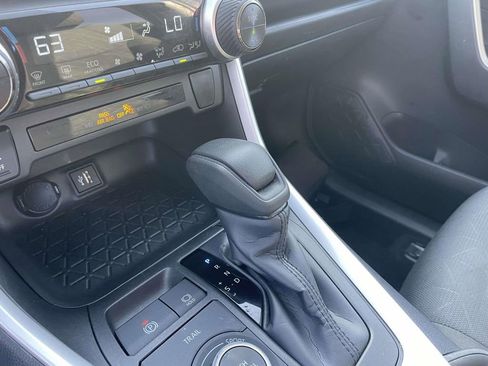 Used 2025 Toyota RAV4 XLE image 30