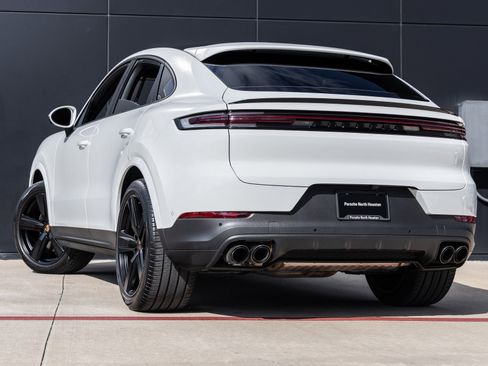 Used 2025 Porsche Cayenne Coupe image 3