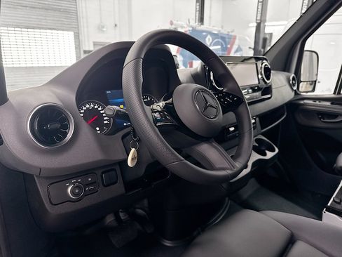 Used 2026 Mercedes-Benz Sprinter 2500 image 10