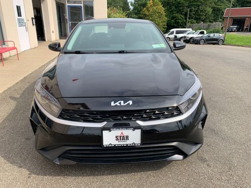 Used 2023 Kia Forte LXS FWD image 2