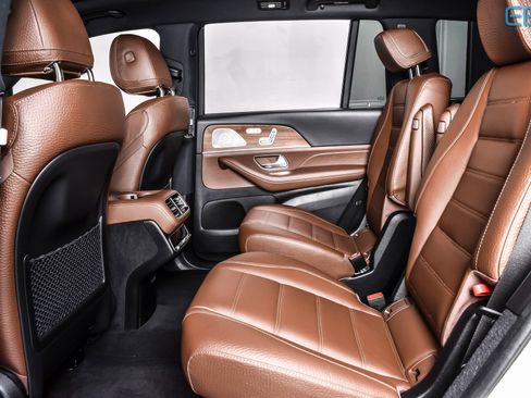 Used 2024 Mercedes-Benz GLS 580 4MATIC image 21