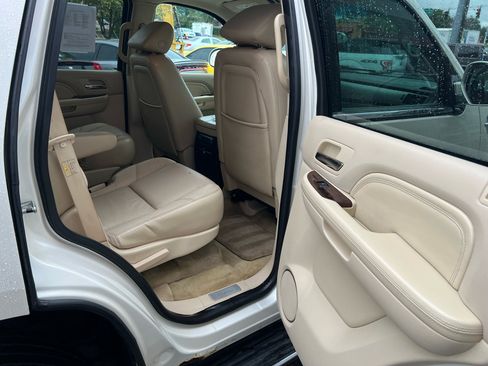 Used 2007 Cadillac Escalade AWD image 17