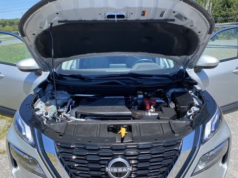 Used 2023 Nissan Rogue SV FWD image 17