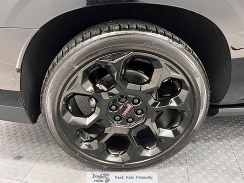 Used 2025 GMC Yukon XL AT4 Ultimate image 15