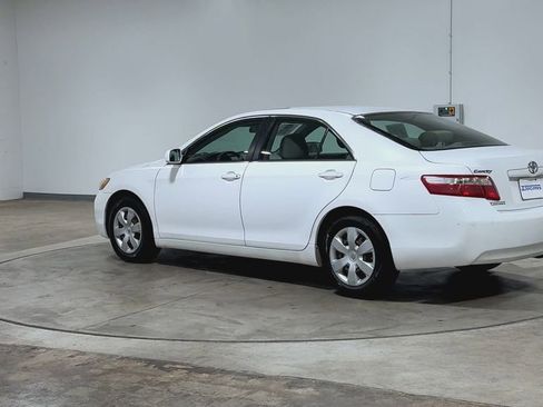Used 2009 Toyota Camry LE FWD image 6