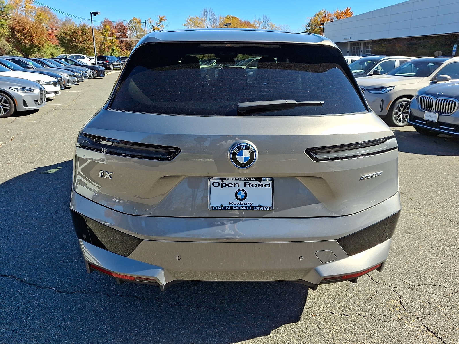 Used 2024 BMW iX xDrive50 w/ Premium Package AWD/4WD image 6