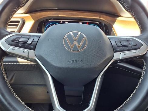 Used 2025 Volkswagen Atlas SE FWD image 16