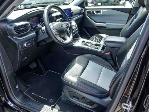 Used 2022 Ford Explorer XLT w/ Equipment Group 202A AWD/4WD image 12