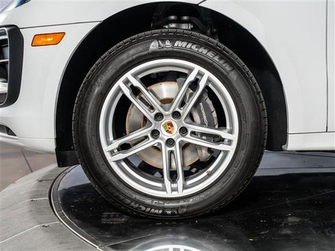 Used 2025 Porsche Macan image 14
