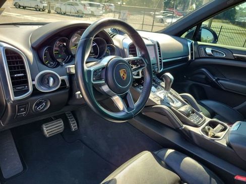 Used 2018 Porsche Cayenne S image 12