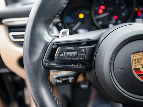 Used 2024 Porsche Macan image 17