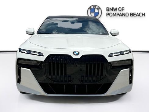 Used 2023 BMW 760i xDrive w/ Executive Package AWD/4WD image 2