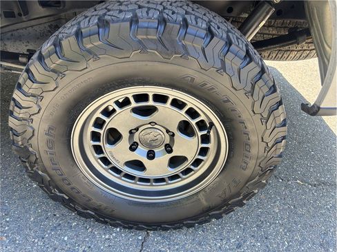 Used 2017 Ford F150 XLT w/ Equipment Group 302A Luxury AWD/4WD image 9