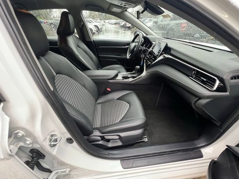 Used 2024 Toyota Camry SE image 16