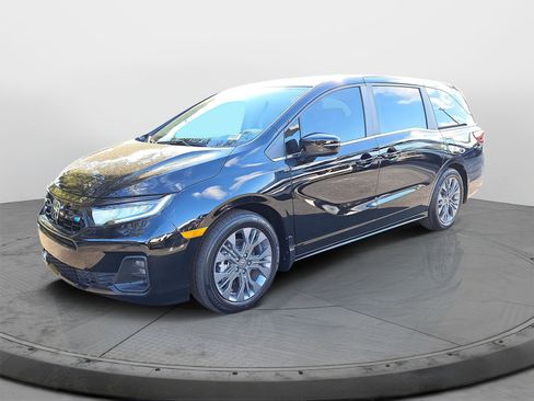 New 2026 Honda Odyssey Touring image 3