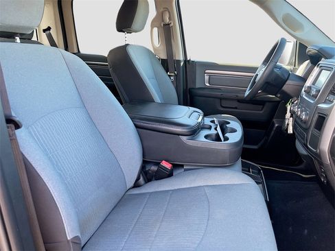 Used 2022 RAM 1500 Classic SLT image 26