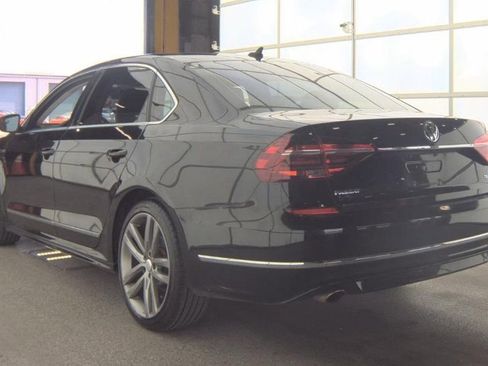 Used 2017 Volkswagen Passat 1.8T R-Line FWD image 3