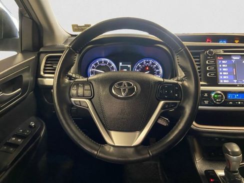 Used 2019 Toyota Highlander SE image 13