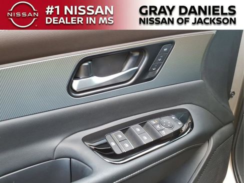 Certified 2025 Nissan Murano Platinum w/ Cargo Package image 13