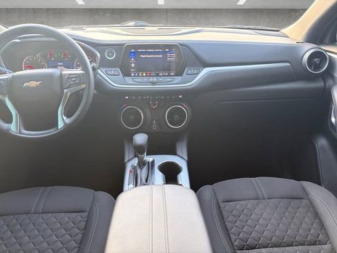 Used 2022 Chevrolet Blazer LT image 3