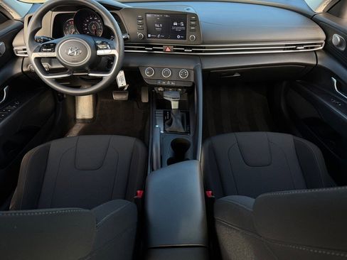Certified 2023 Hyundai Elantra SE image 10