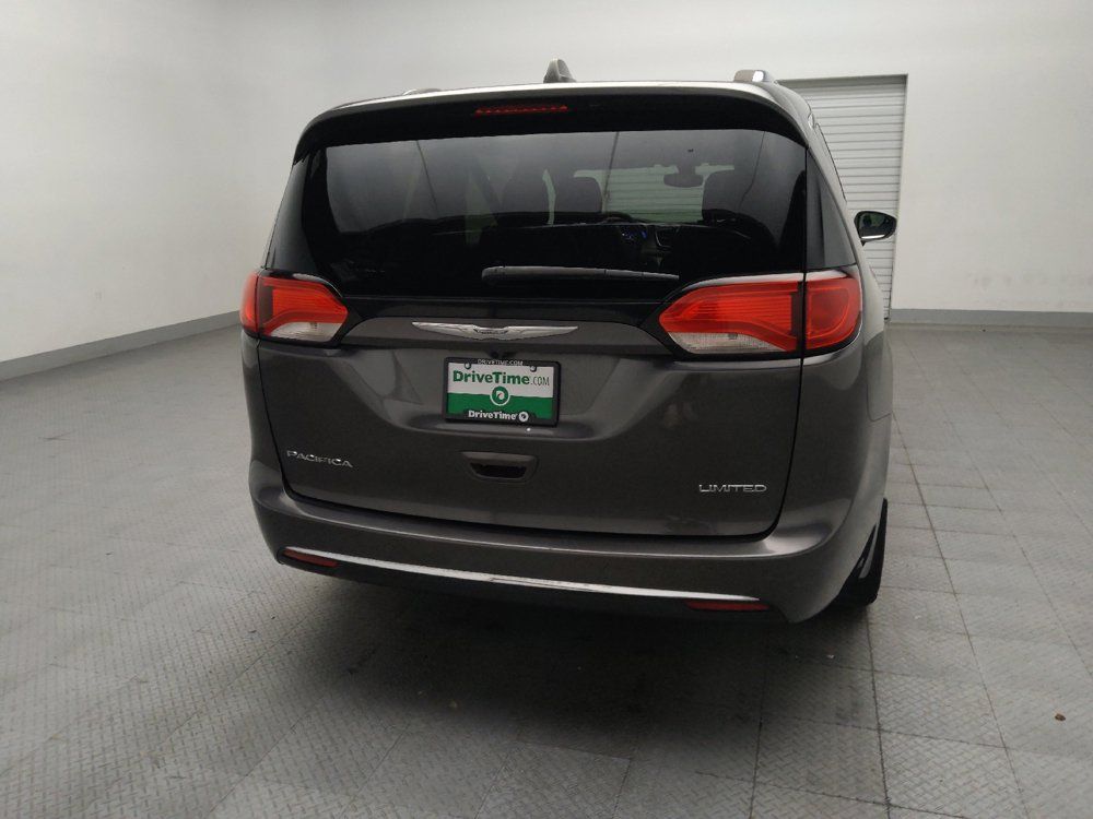 Used 2017 Chrysler Pacifica Limited FWD image 7