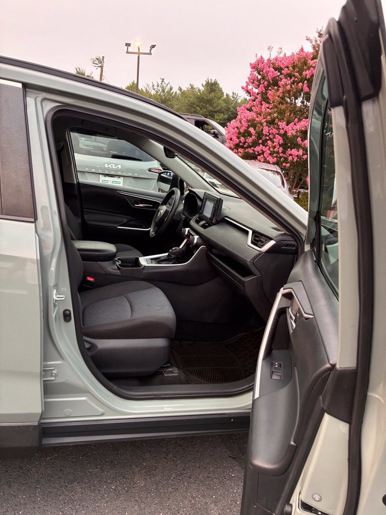 Used 2021 Toyota RAV4 XLE FWD image 22