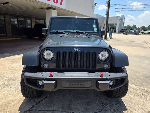 Used 2017 Jeep Wrangler Unlimited Rubicon w/ Connectivity Group AWD/4WD image 9