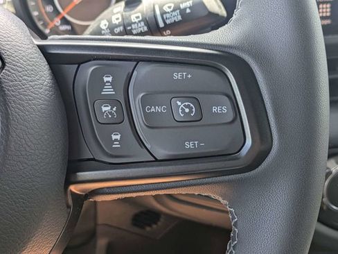 Used 2026 Jeep Wrangler Unlimited Rubicon AWD/4WD image 25