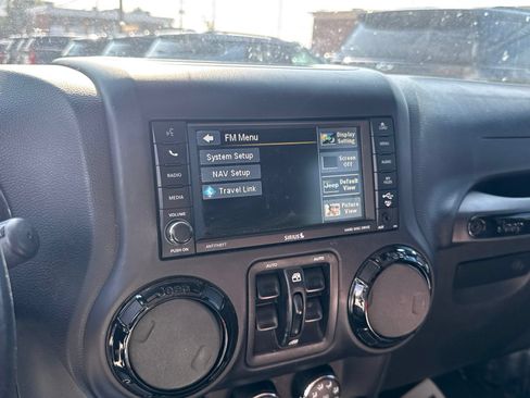 Used 2017 Jeep Wrangler Unlimited Sahara AWD/4WD image 17