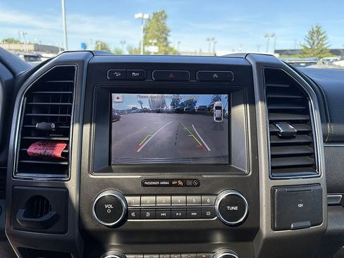 Used 2019 Ford Expedition XLT w/ Equipment Group 202A AWD/4WD image 28