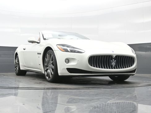 Used 2013 Maserati GranTurismo Sport image 25