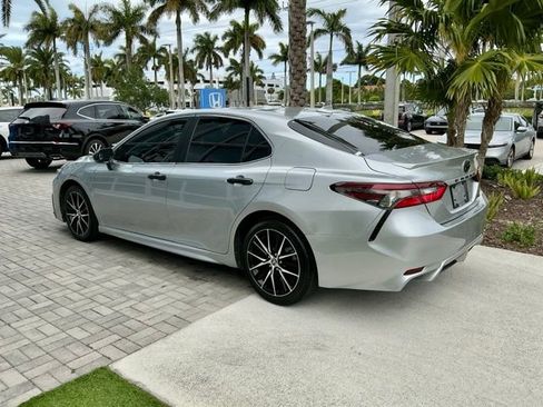 Used 2022 Toyota Camry SE FWD image 4