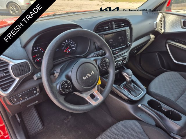 Certified 2022 Kia Soul LX w/ Technology Package FWD image 9